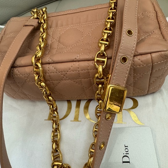 Medium Dior Caro Bag powder pink. - Picture 5 of 14